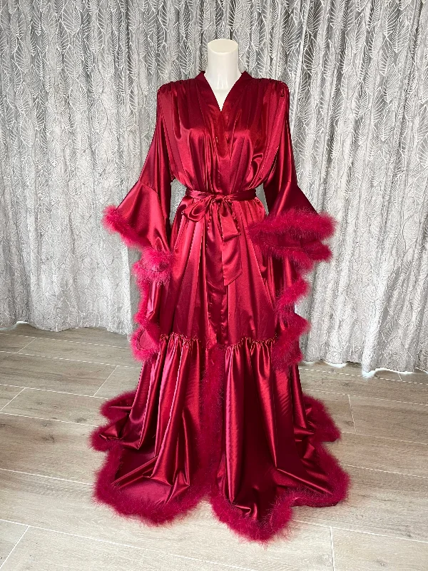 women's pajamas designed for those who believe in sweet dreams and cozy nights.Crimson Red Hollywood Vintage Style Feather Robe