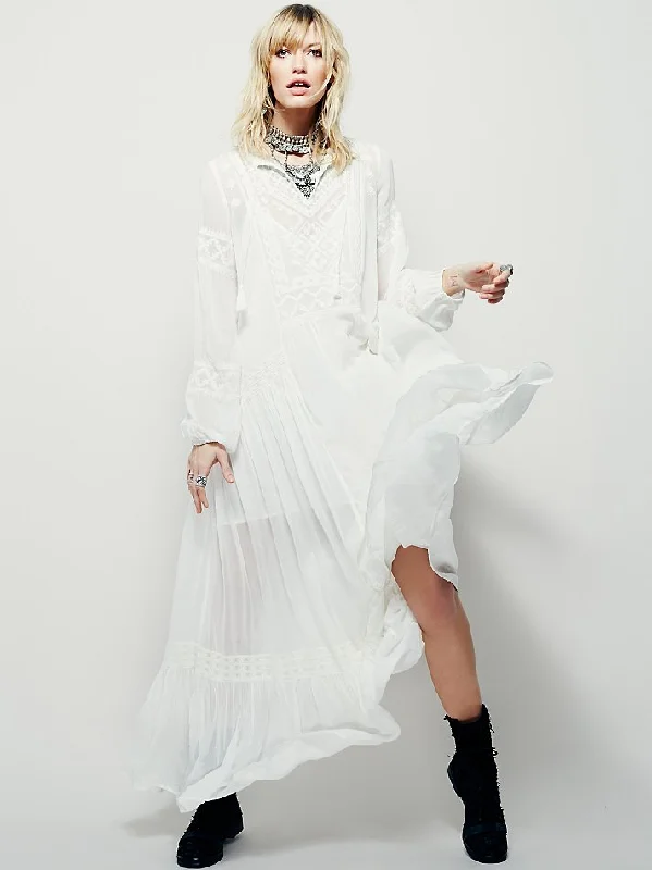 Women's Sweetheart-Neck DressesBerriesJam - 2024 Retro Futurism White Lace Maxi Dress