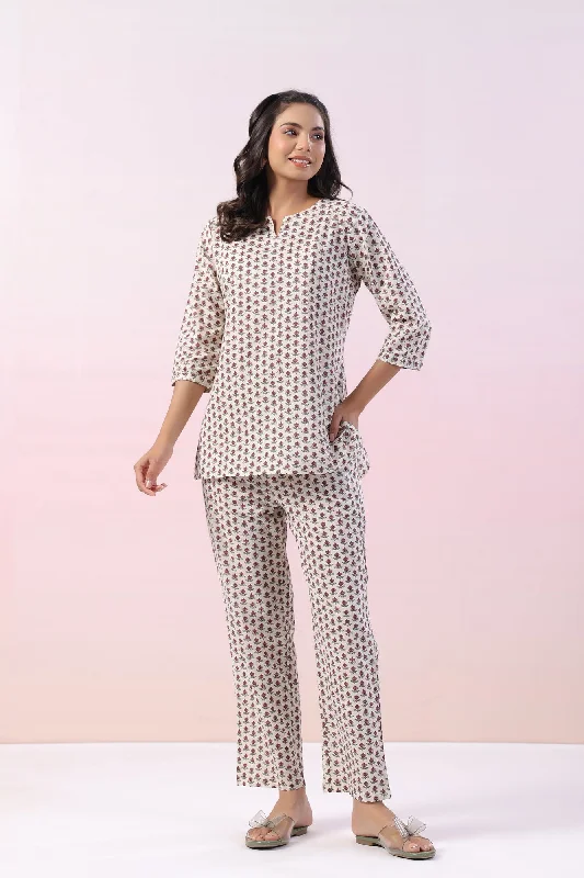 women's pajamas for those who cherish their bedtime routinesGardenia Motif Cotton Loungewear Top Set